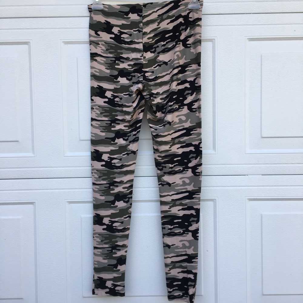 🌲NWOT Bobbie Brooks Camo 🇺🇸Leggings sz Medium